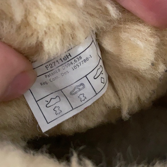 Ugg boots - Classic Cuff Short Boots - Sold - Picture 10 of 14